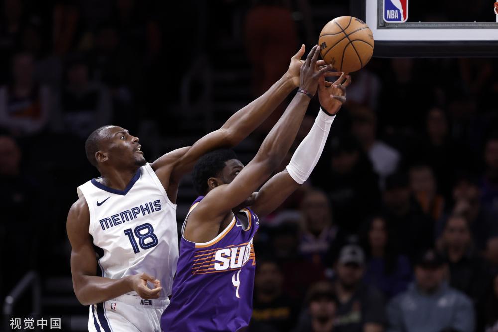 马卡：哈维-格拉拒绝瓦伦续约报价，曼联愿意开2500万欧报价.