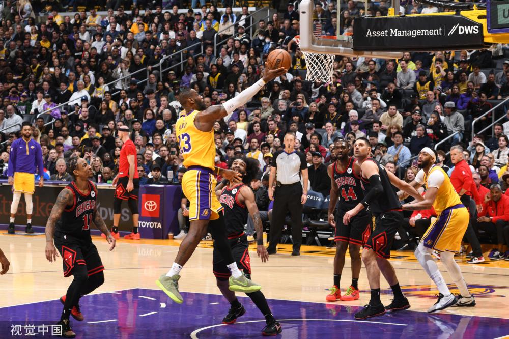 她不仅能够 她不仅能够