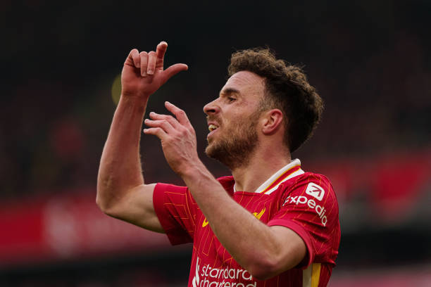 次领先两球 次领先两球